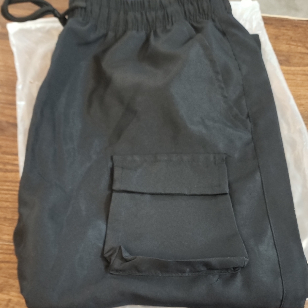 FIRM PRICE Men's Sleek Black Cargo Pants